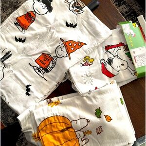 3 Used Shower Curtains.3 Cortinas de baño usadas